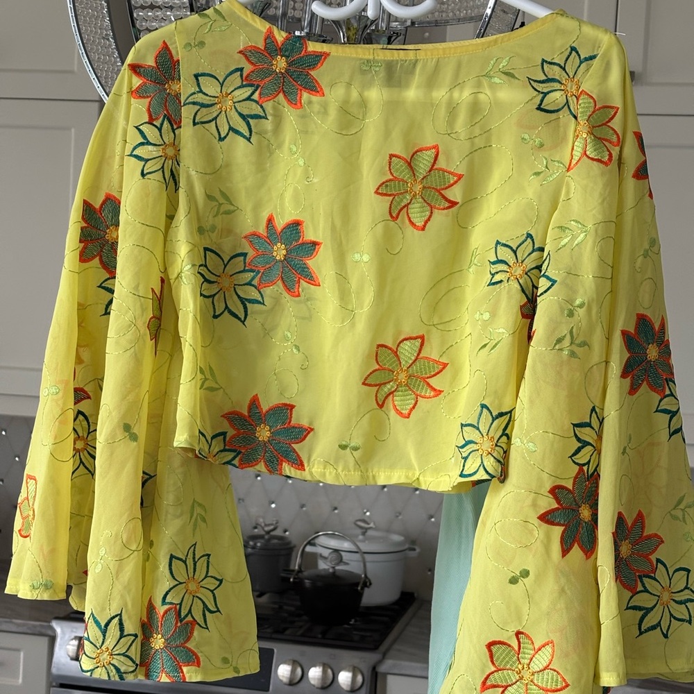 Garcia size medium Boho style get your hippie on top and bonus T-shirt tank top - Picture 13 of 16